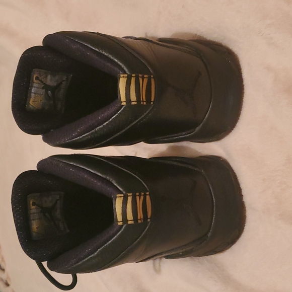 Jordan 10s NYC - Picture 5 of 9